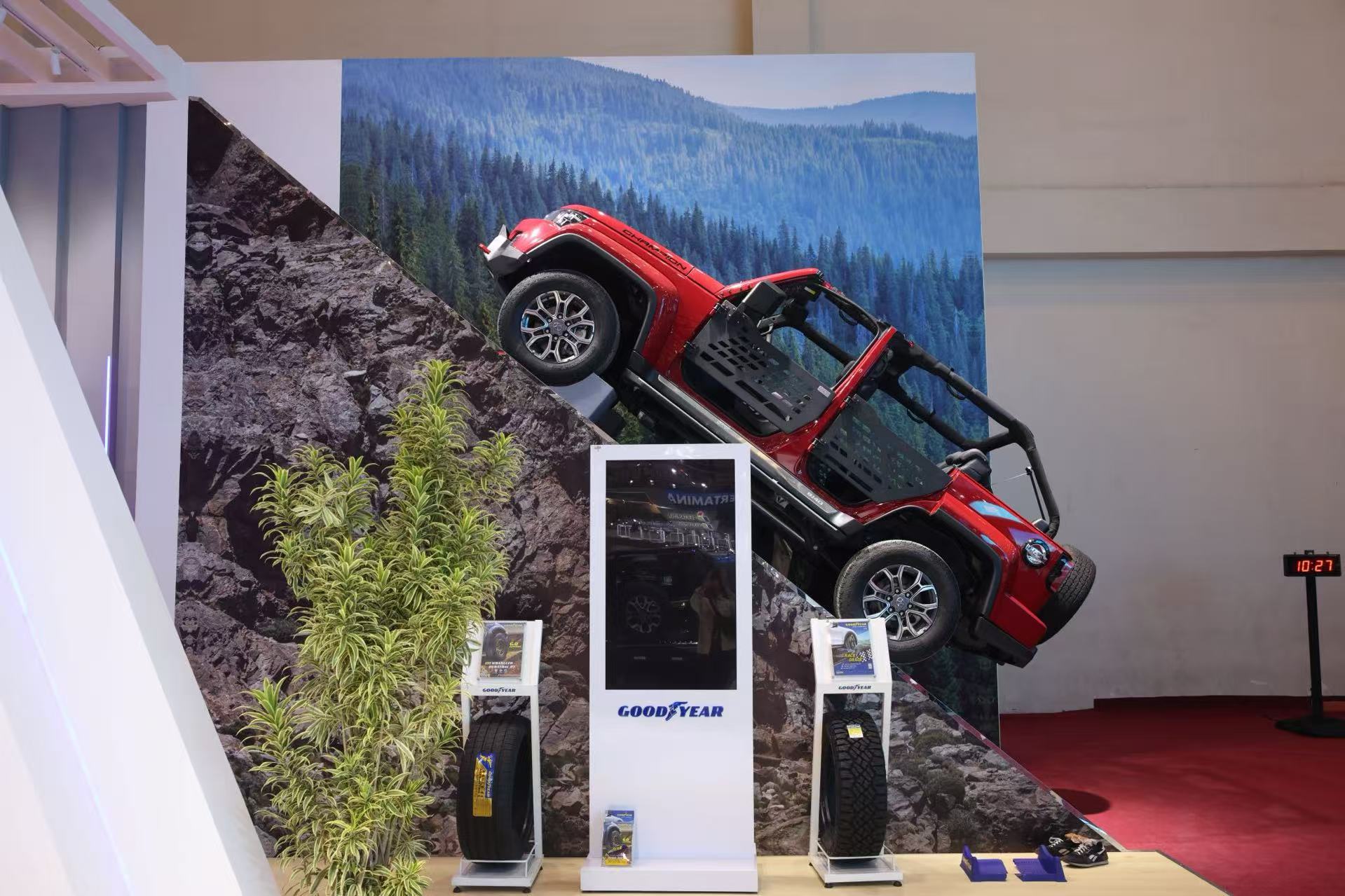 في 23 يوليو 2025، وخلال فعاليات معرض إندونيسيا الدولي للسيارات (GIIAS)، أطلقت " BAIC للطرق الوعرة" رسميًا طراز BJ30 الجديد كليًا ذا المقود الأيمن.